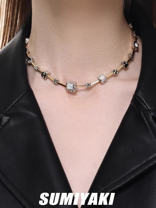 SUMIYAKI Metallic Square Vintage Necklace - Unique Design Gold & Silver Collar Chain for Fall/Winter