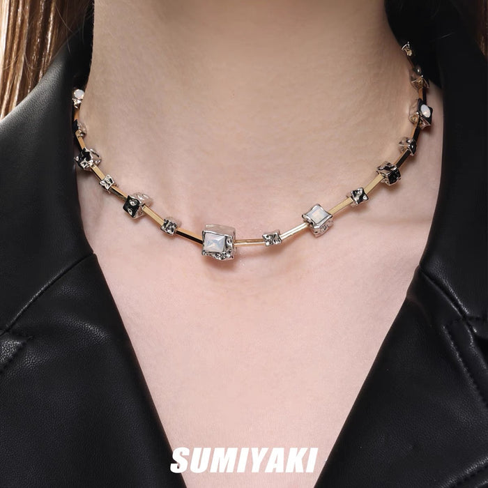 SUMIYAKI Metallic Square Vintage Necklace - Unique Design Gold & Silver Collar Chain for Fall/Winter