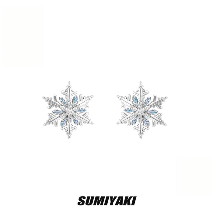SUMIYAKI Snowflake Stud Earrings – Dainty, Sparkling & Elegant Winter Jewelry Gift