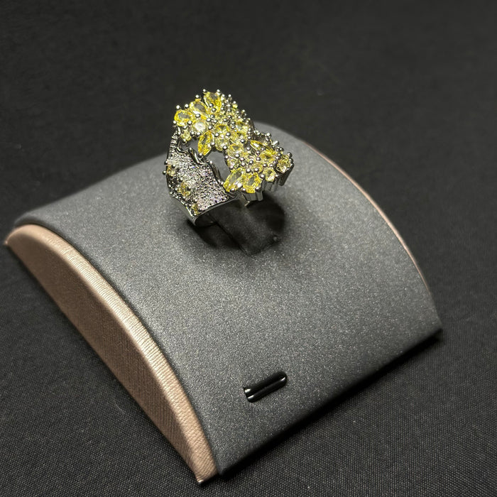 Bucherati yellow hollow ring